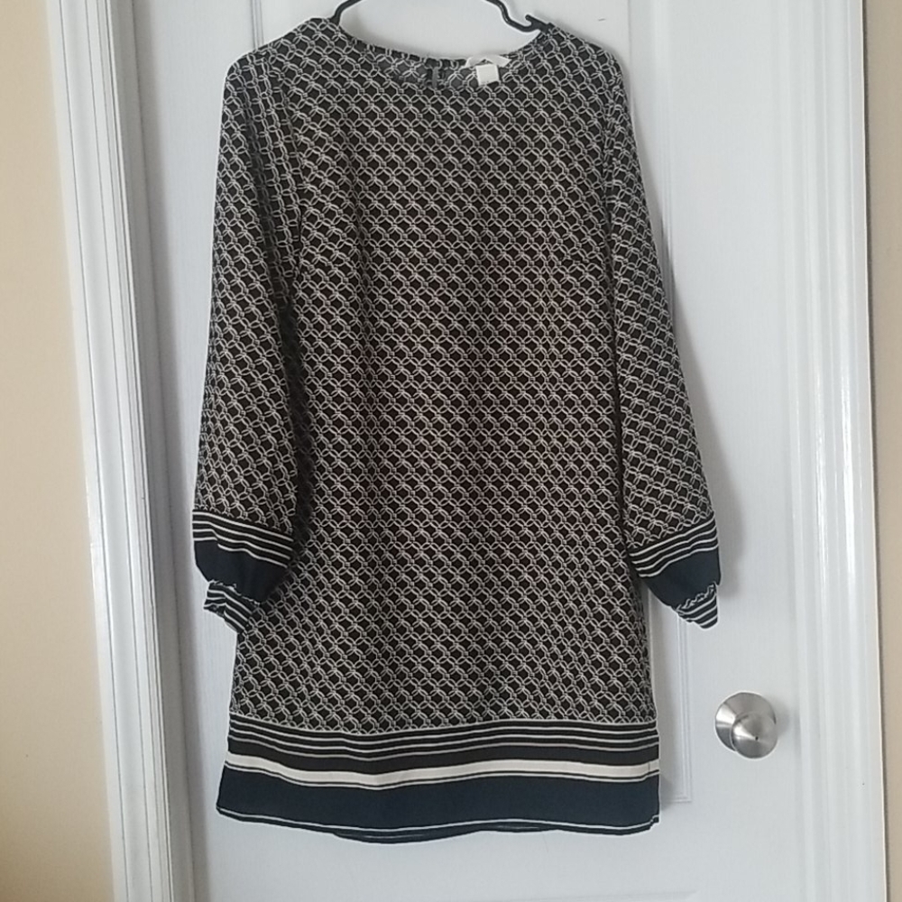 Classy geo print conservative dress. Smoke free.